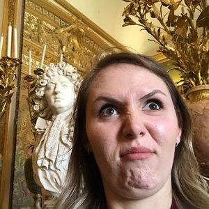 Meet your Posher, Lora